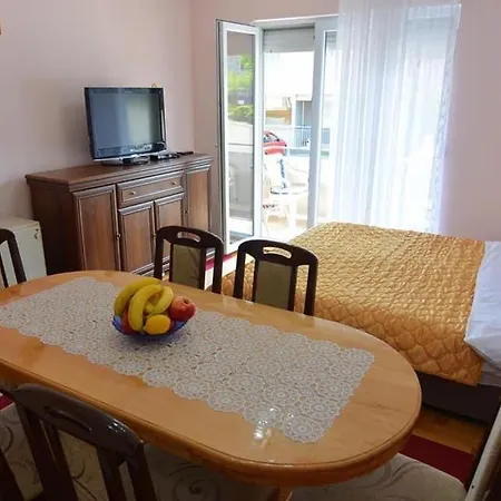 Apartment Nidza *